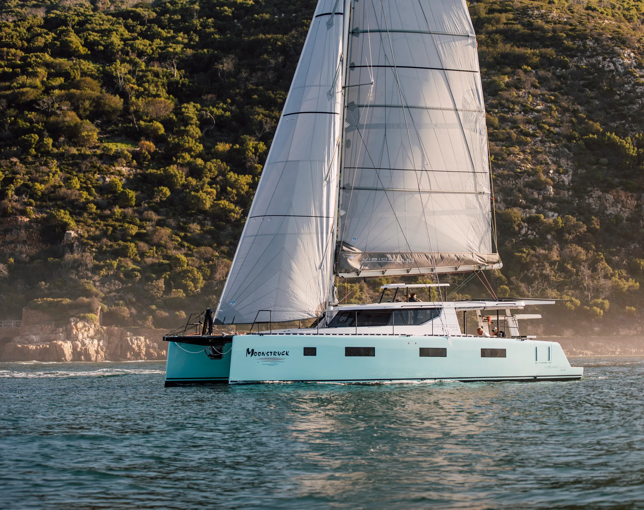 The Vision 444 ES under sail